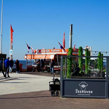 Maun Daire Zandvoort